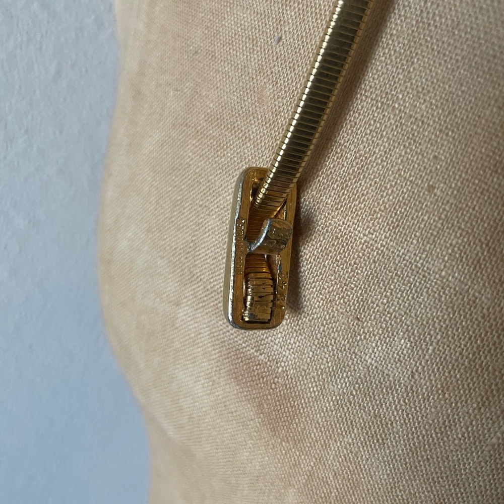 Elegant Gold Women's Belt - Picture 7 of 9